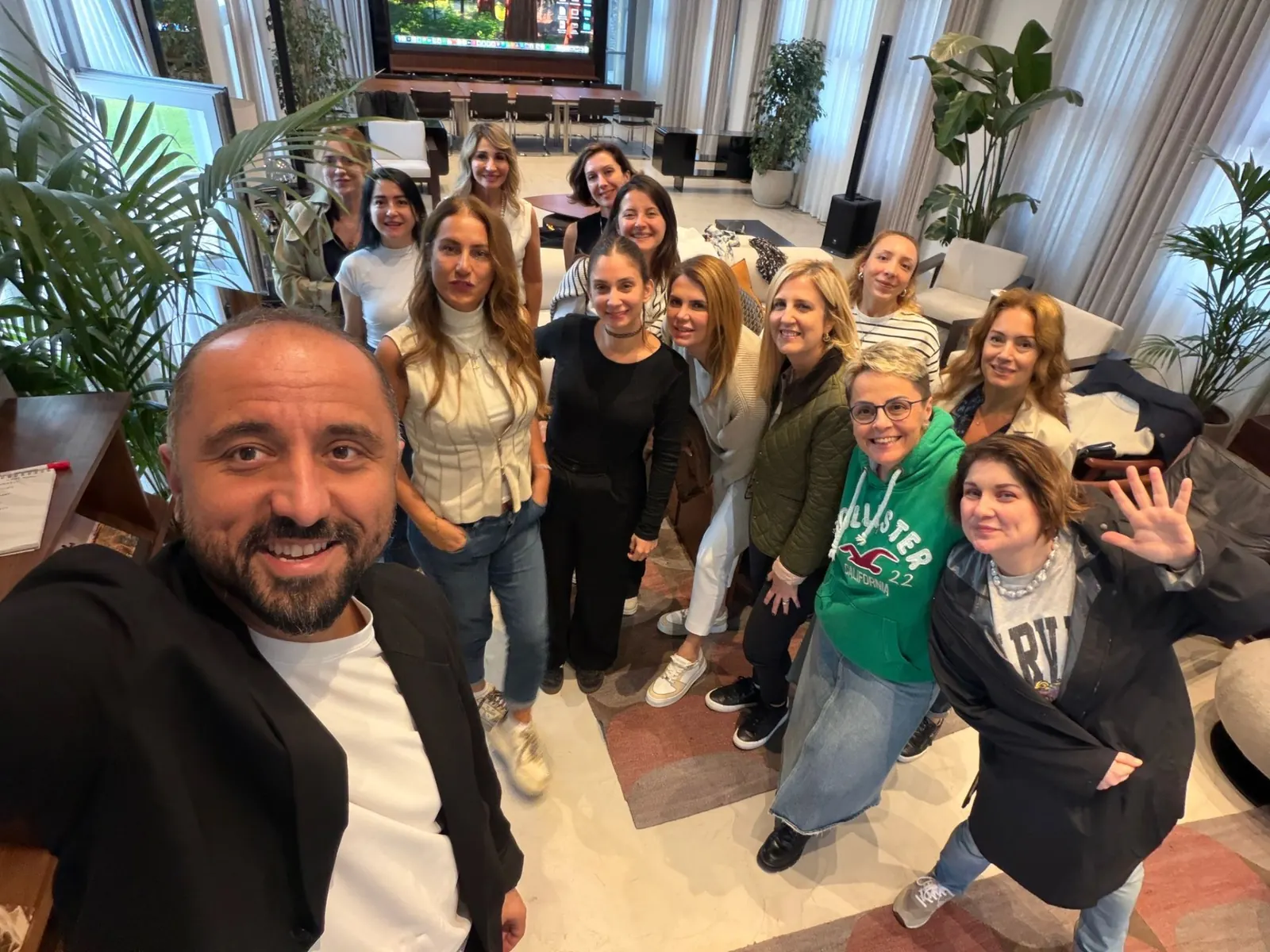 Eğitim sonunda katılımcılarla çekilen grup fotoğrafı